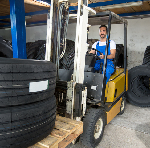 Reifen versenden auf Paletten oder im Schwerlastkarton